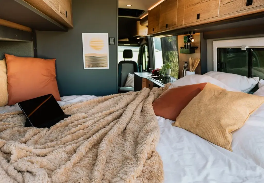 Aventuro 600 4 x 4 cama