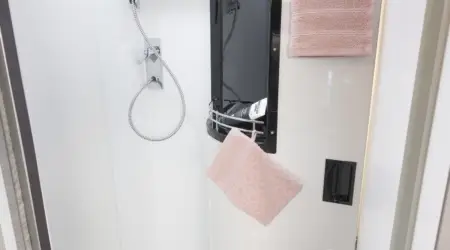 globecar-summit-540-shine-baño-min